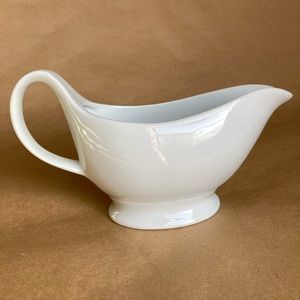BIA Cordon Blue 16 oz. White Porcelain Sauce Or Gravy Boat